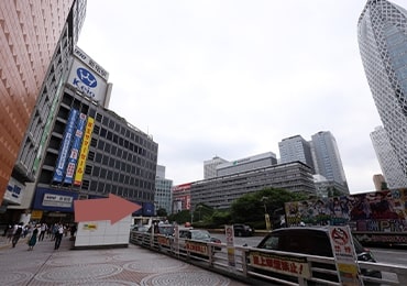 新宿駅中央西口からのクリニックまでの道順